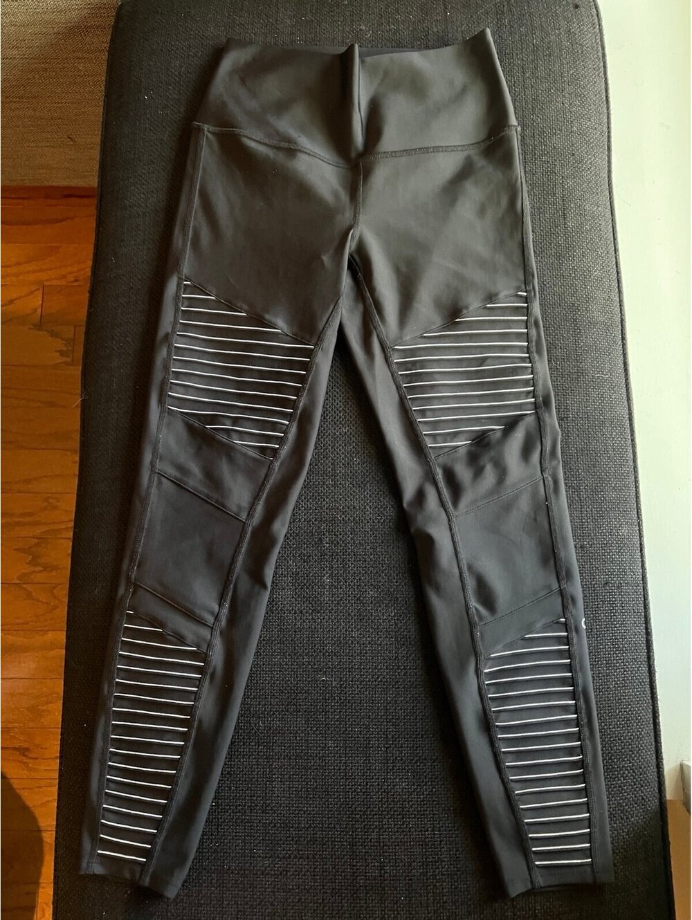 Alo Moto Leggings White Stripes Sz M